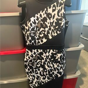 Chic Black and White Animal Print Dress p52